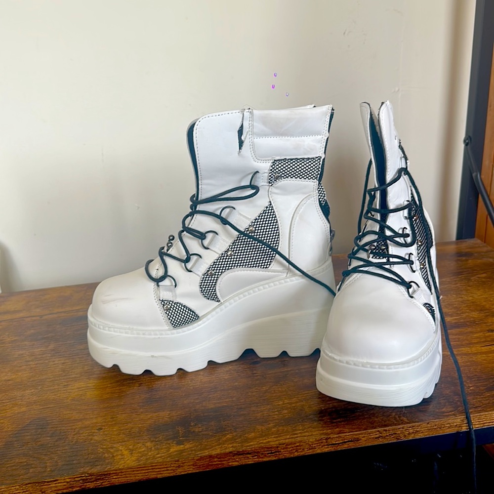 White boots, high tops platform